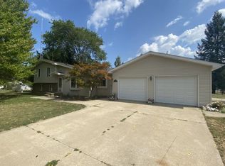 2276 Doris Ct, Lapeer, MI 48446
