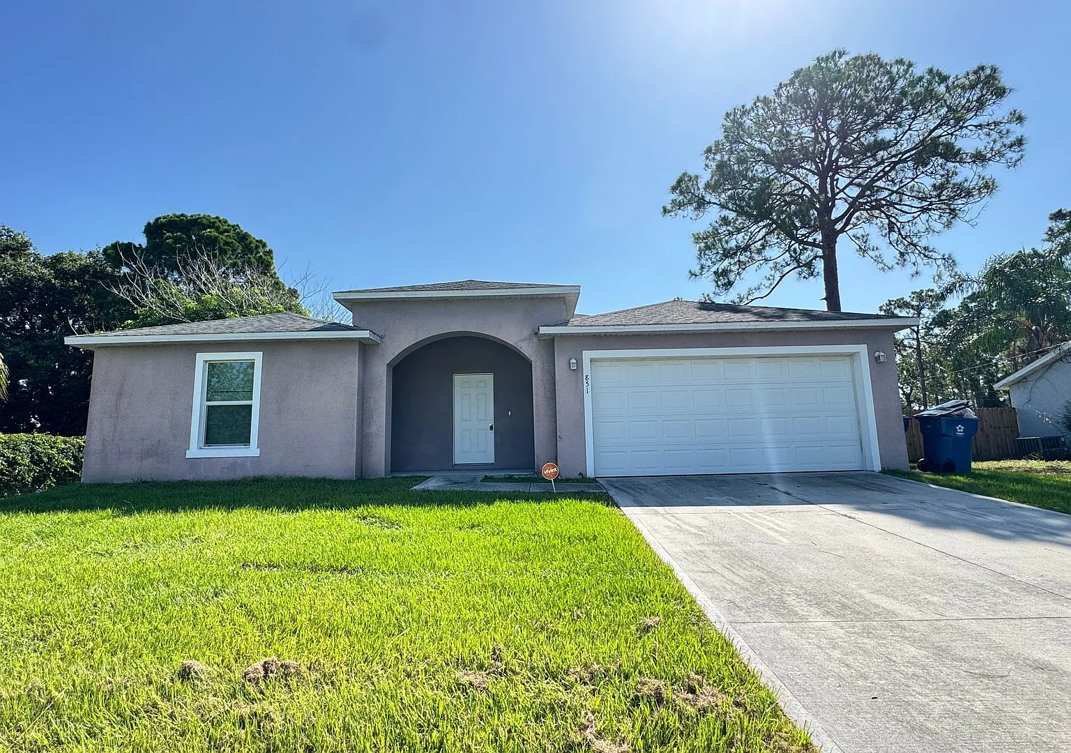 Amazing 4 Bedroom, 2 Bathroom Home in Palm Bay!! — Photo 1