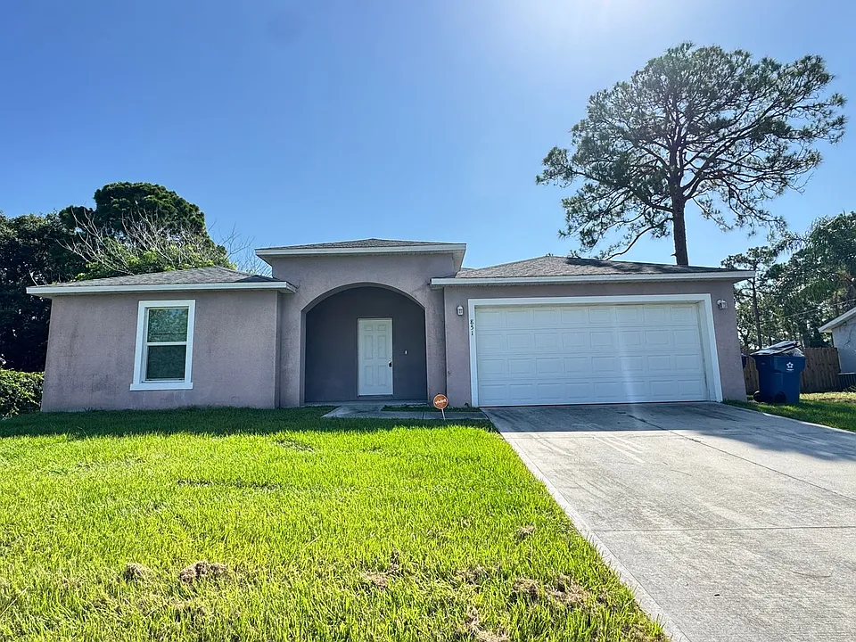 851 San Filippo Dr SE