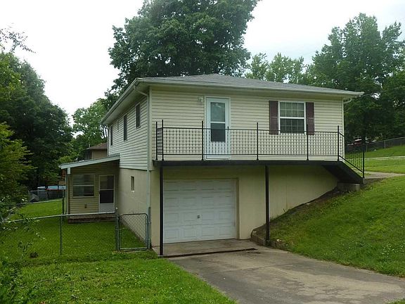 Side Porch & Fenced Yard