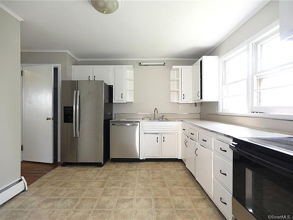 5th image of 15 Old Meadow Rd