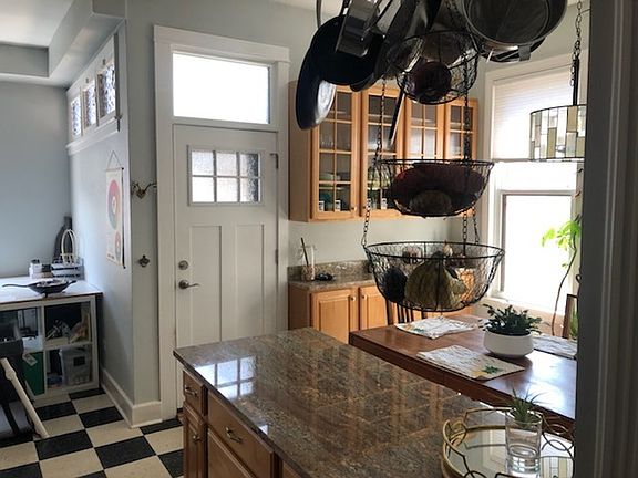 3rd image of 6521 N Greenview Ave #1