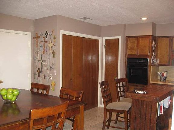 5th image of 8220 Thad Ln