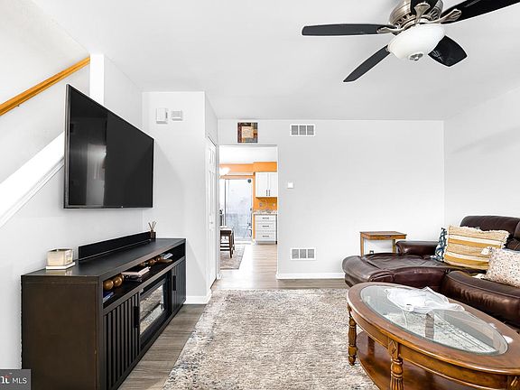 3rd image of 286 Vincent Cir