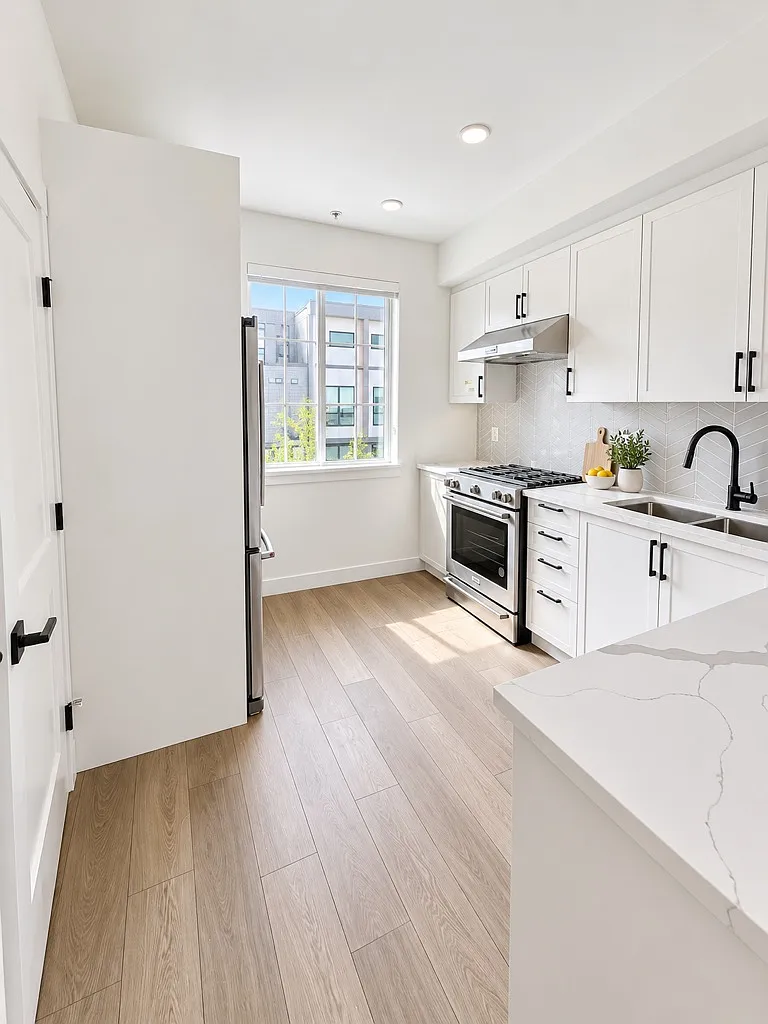 2 bed, 2.5 bath, 1000 sqft, $3,000 — Photo 1