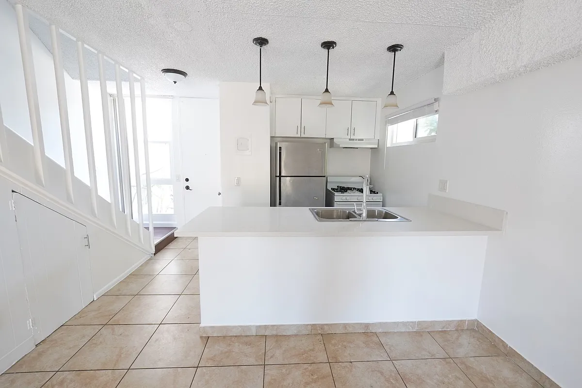 Building Photo - 840 Chestnut Ave #17