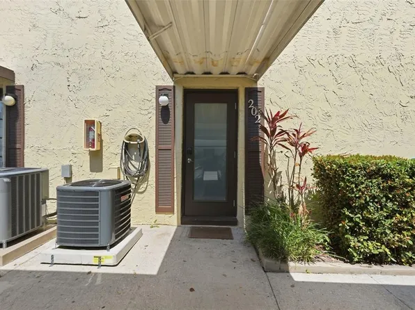 501 E Bay Dr APT 202, Largo, FL 33770