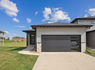 1129 Loren Dr, Cedar Falls, IA 50613