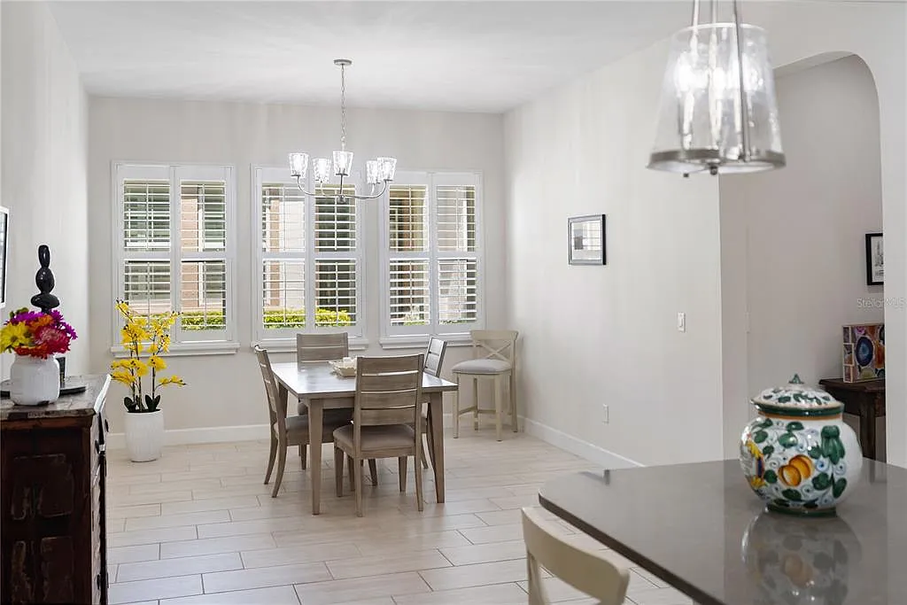 3 bed, 3.0 bath, 3304 sqft, $5,000 — Photo 4