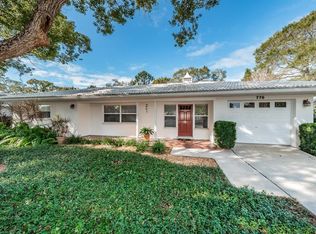 776 Manor Dr W, Dunedin, FL 34698