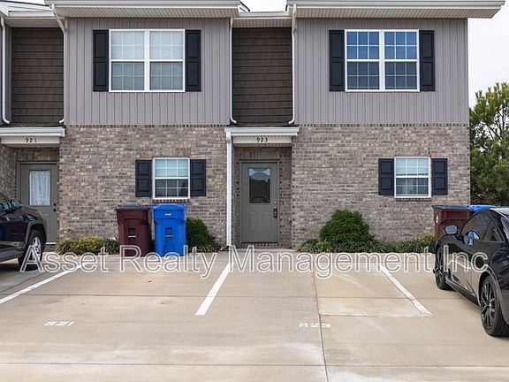 3rd image of 923 Warrior Hill Dr #1