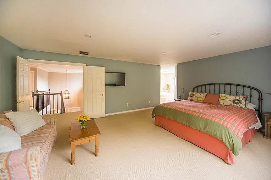 4 bed, 2.5 bath, 2991 sqft, $5,100 — Photo 3
