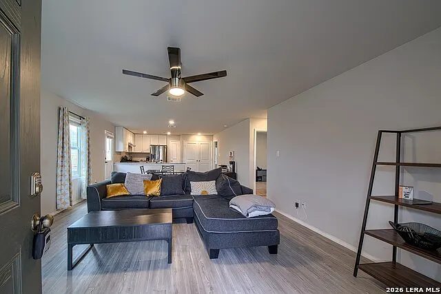 3 bed, 2.0 bath, 1276 sqft, $1,500 — Photo 3