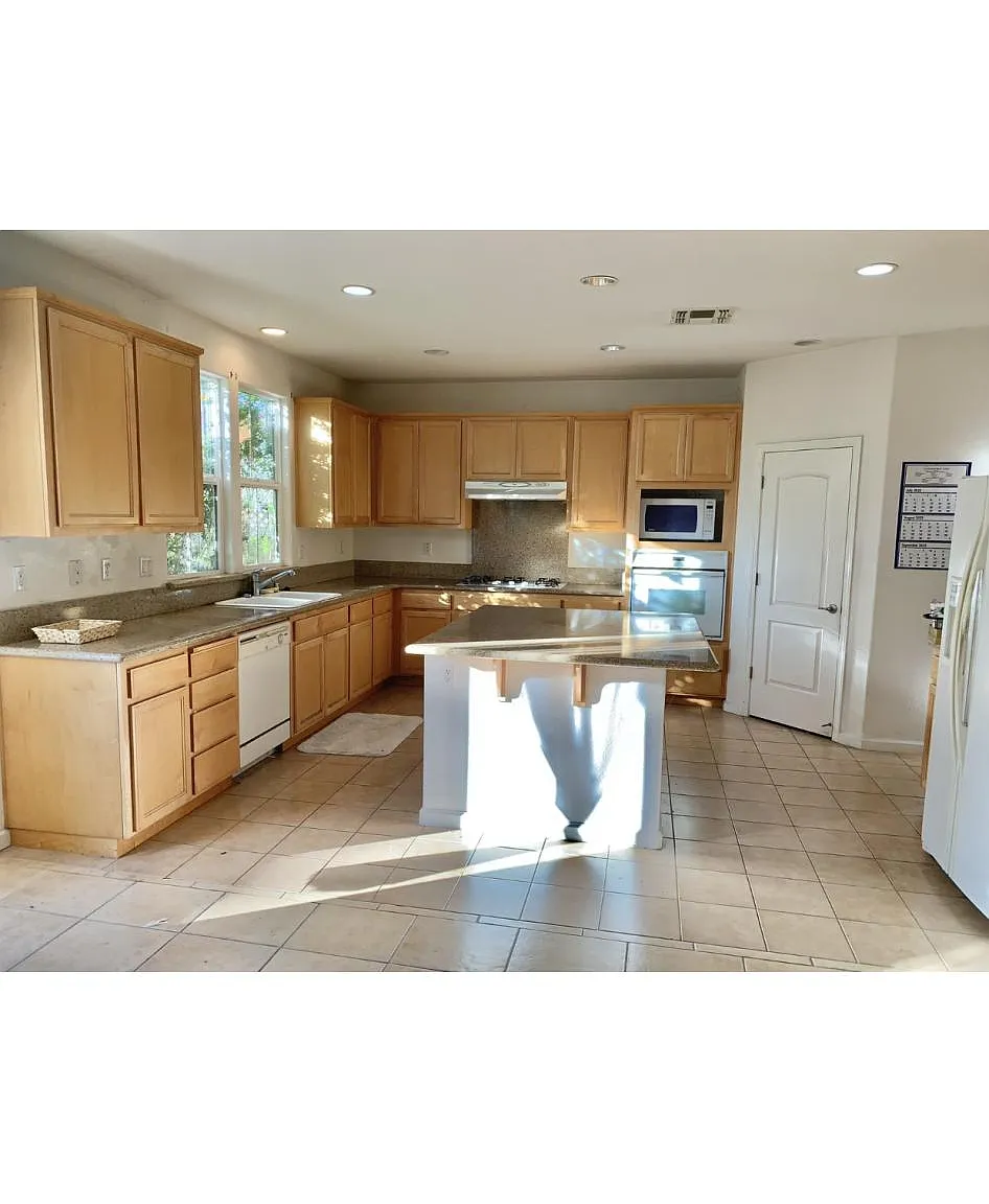 7263 Willow Creek Cir — Photo 4