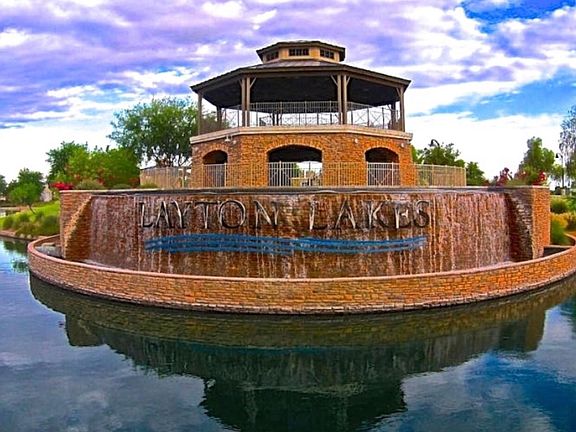 2nd image of 704 E Buckingham Ave