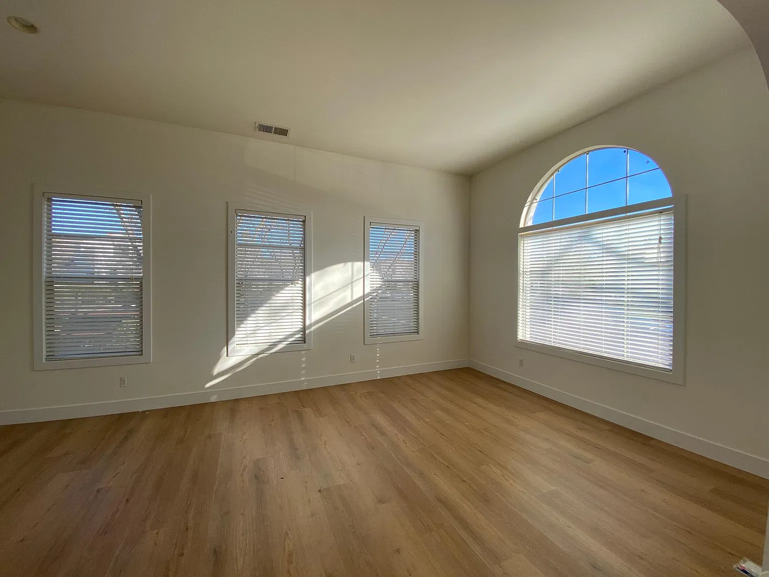 1000 Amaryllis Cir — Photo 3