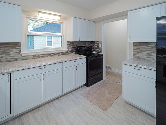 5th image of 425 Evelyn Ave