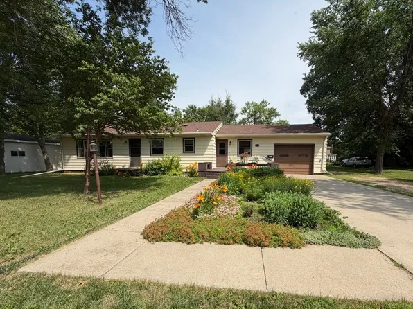 108 Maple St, Langford, SD 57454