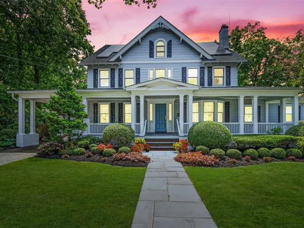 70 Dewey Street, Huntington, NY 11743