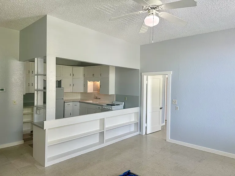 140 1/2 E San Antonio St #5 — Photo 4