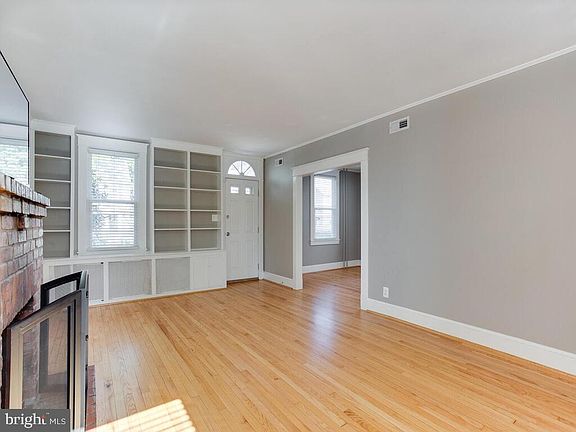 3rd image of 125 Granville Ave