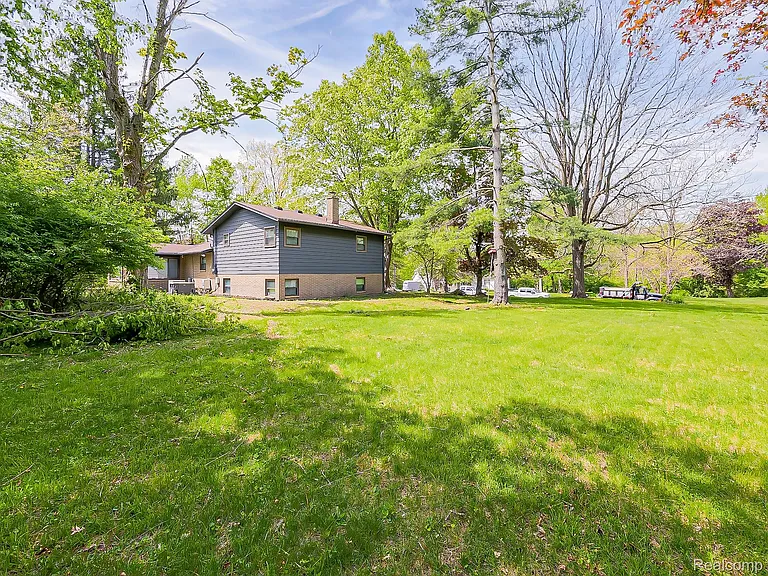 7580 Thornwood St — Photo 18