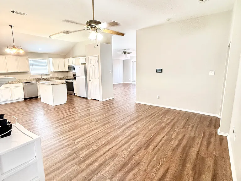 3902 Hudson Dr — Photo 8