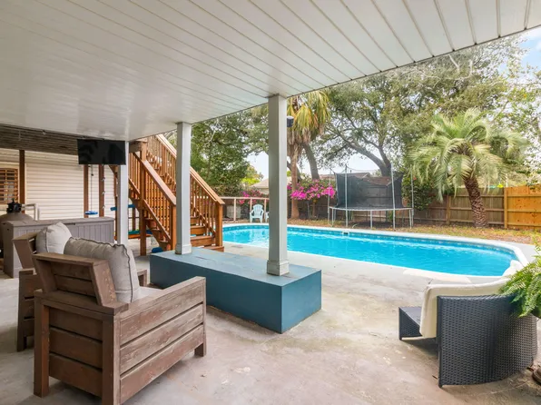 621 Sea Oats Dr, Destin, FL 32541