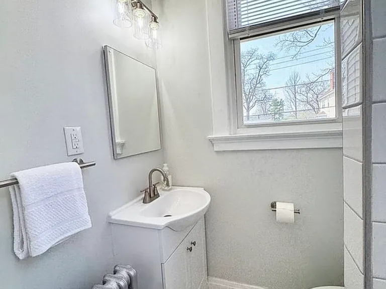 6828 Kenton Ave — Photo 7