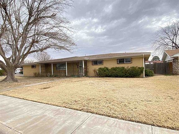 2nd image of 610 W Hervey Dr