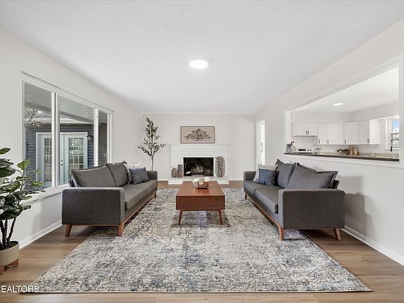 2nd image of 5817 Stoneleigh Rd