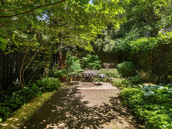 433 Pacific Street image 11 of 20