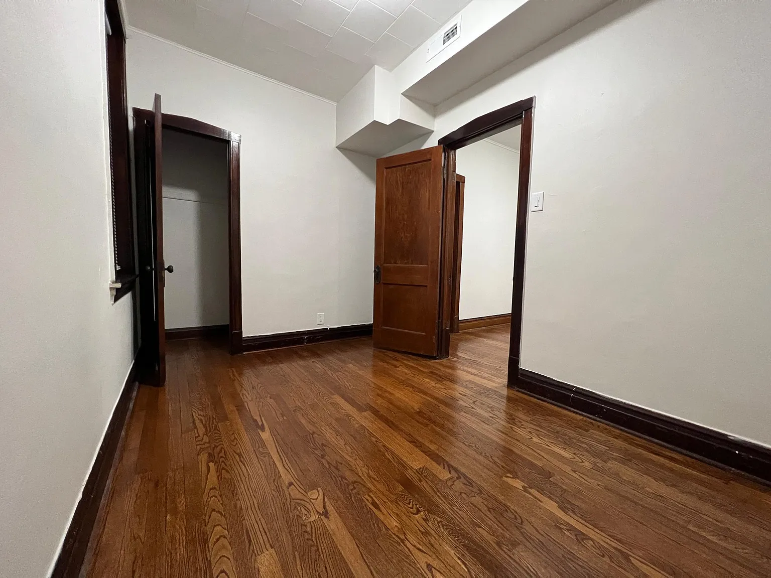 2926 W 40th Pl — Photo 4