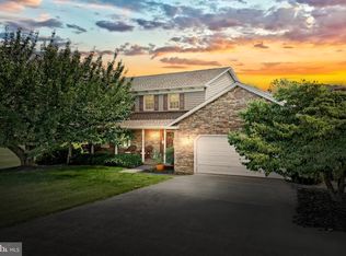 195 Valley View Dr, Littlestown, PA 17340