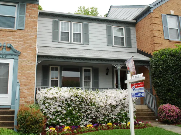 2856 Yarn Ct, Falls Church, VA 22042