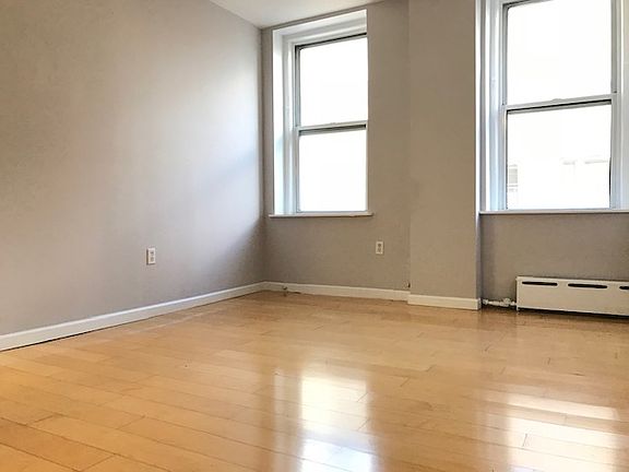 2nd image of 223 2nd Ave APT 6N