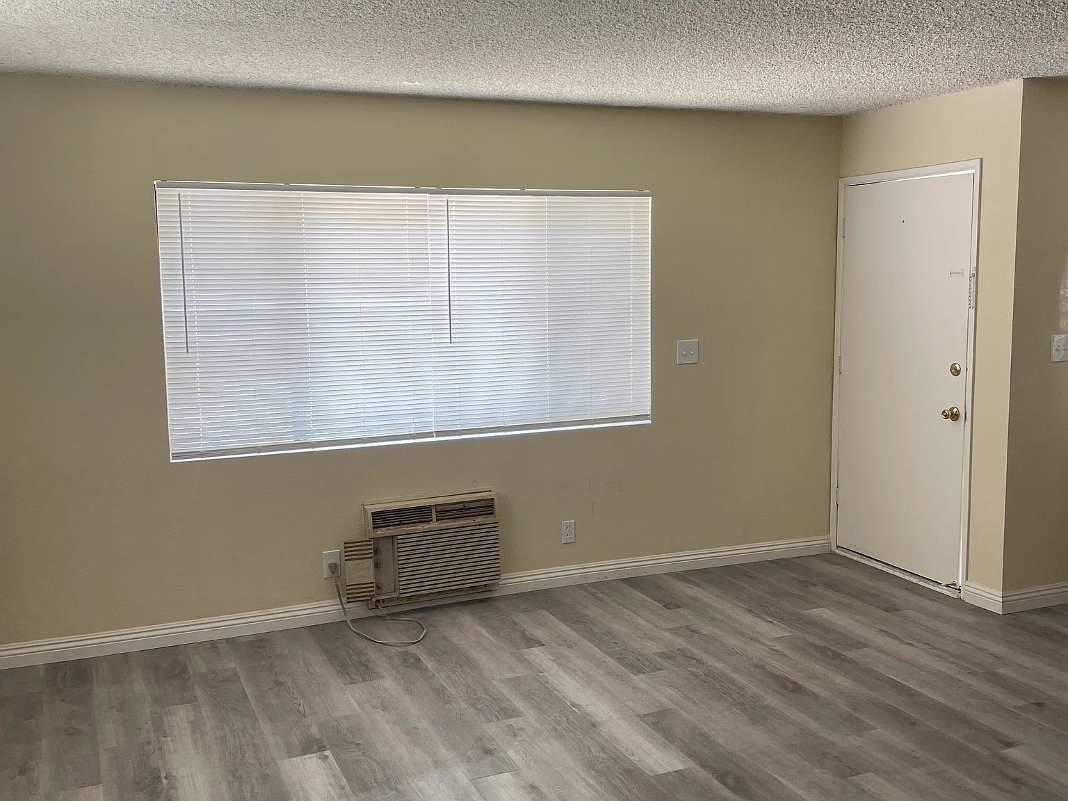 342 Redondo Ave — Photo 2