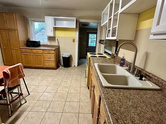 4th image of 438 Grant St