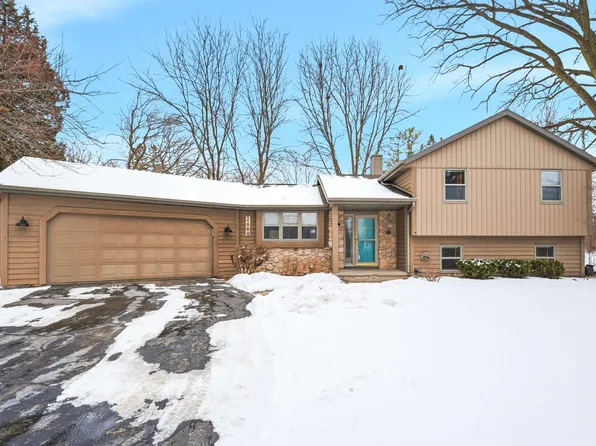 2688 Nicolet Dr, Green Bay, WI 54311