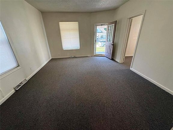 3rd image of 528 Park Ave