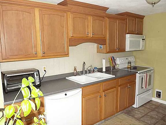 4th image of 2704 Pinewood Dr #2704
