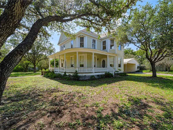 711 E Lott St, Beeville, TX 78102