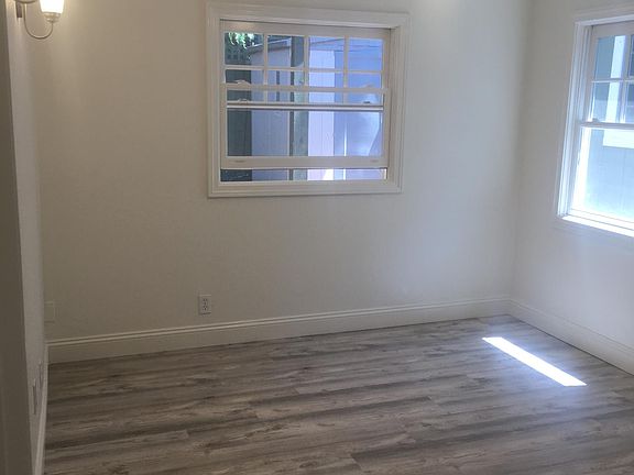 4th image of 16400 Bonnie Ln #C