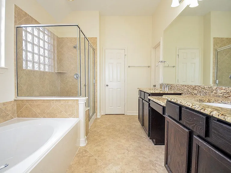 6510 Arroyo Springs Ln — Photo 10