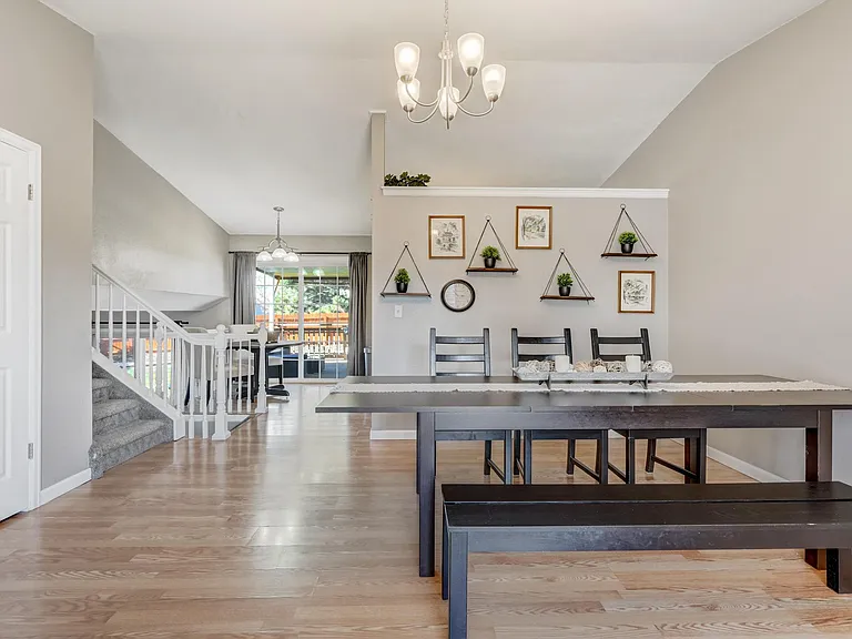 Dining table can seat 6