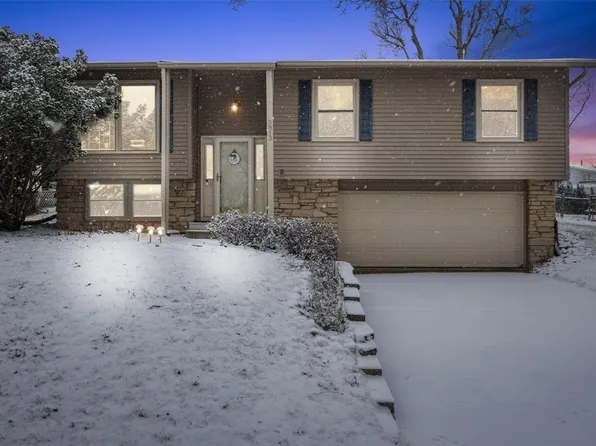 3813 Pine Wood Dr NE, Cedar Rapids, IA 52402