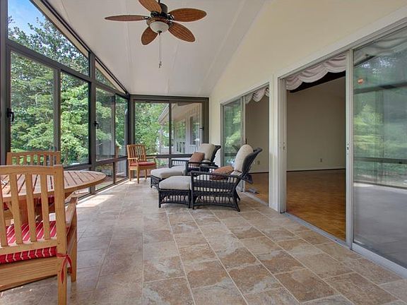 5th image of 3210 Beechwood Dr SE