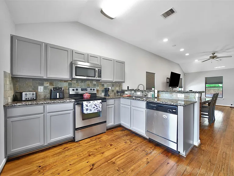 2314 Carr St — Photo 13