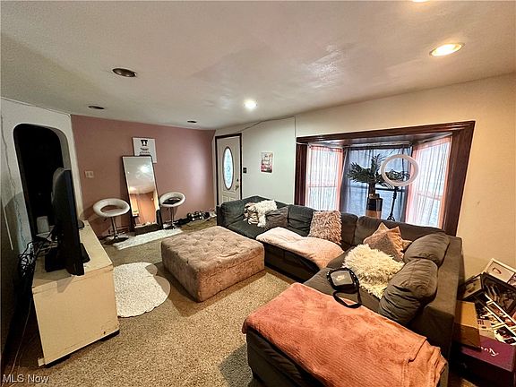 5th image of 87 Rosemont Ave