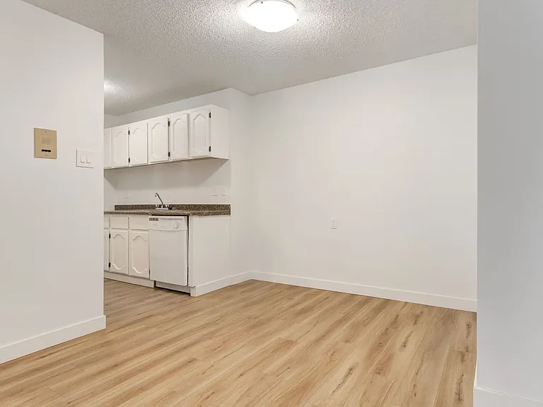 1825 Woodview Dr SW — Photo 7
